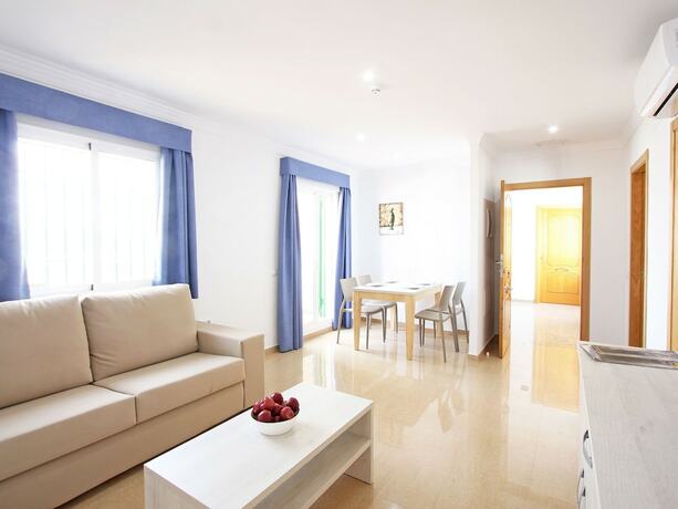 Imagen de la habitación del Hotel AReH Apartamentos. Foto 17