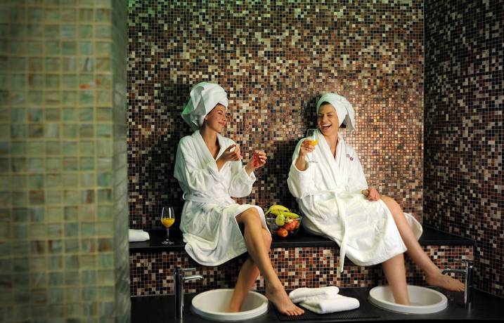 Imagen de la piscina del Hotel ASAM, Straubing. Foto 20