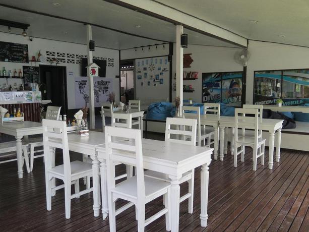 Imagen del bar/restaurante del Hotel ASSAVA DIVE RESORT. Foto 5