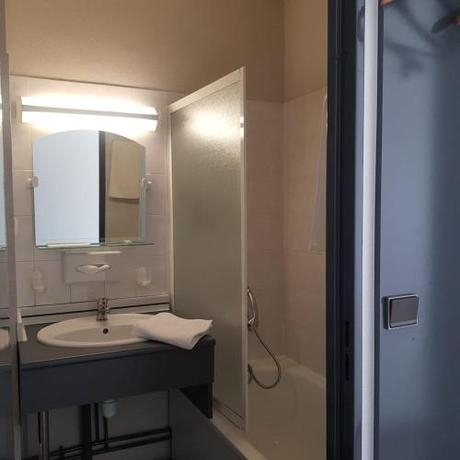 Imagen de la habitación del Hotel ATH. Foto 7