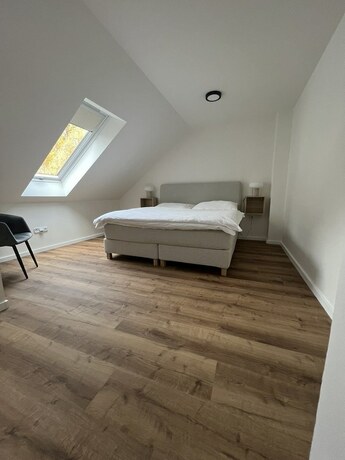 Imagen de la habitación del Hotel AURI. Foto 16