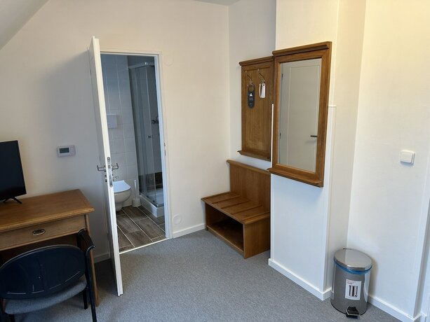 Imagen de la habitación del Hotel AURI. Foto 18