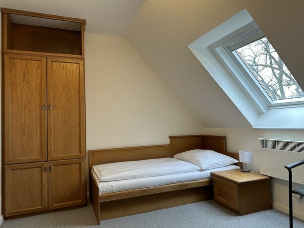 Imagen de la habitación del Hotel AURI. Foto 19