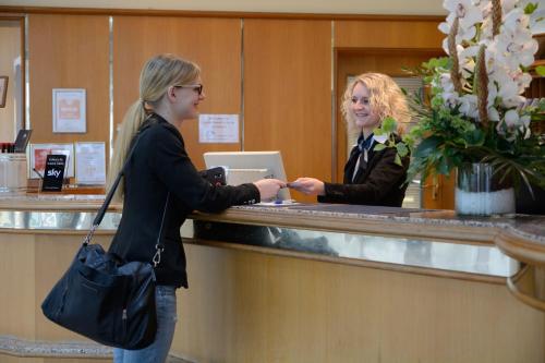 Imagen general del Hotel AVALONpark K&ouml;nigshof, K&ouml;nigslutter am Elm. Foto 4