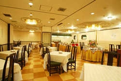 Imagen del bar/restaurante del Hotel AVANSHELL. Foto 3