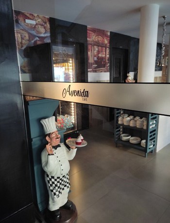 Imagen del bar/restaurante del Hotel AVENIDA HOTEL DE RESENDE. Foto 5