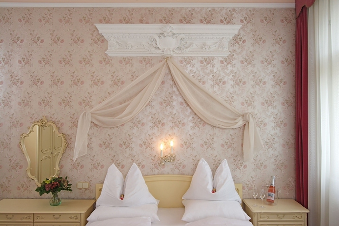 Imagen de la habitación del Hotel AVIANO PENSION. Foto 10