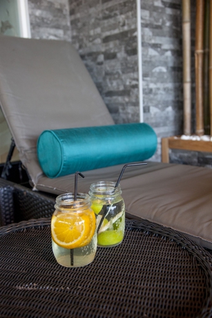 Imagen de la piscina del Hotel AX The Palace. Foto 14