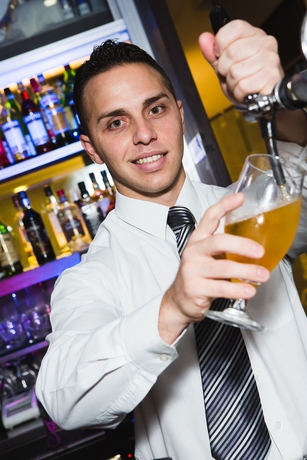 Imagen del bar/restaurante del Hotel AX The Palace. Foto 2