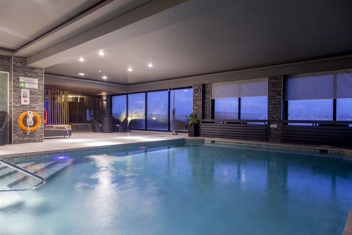 Imagen de la piscina del Hotel AX The Victoria. Foto 14