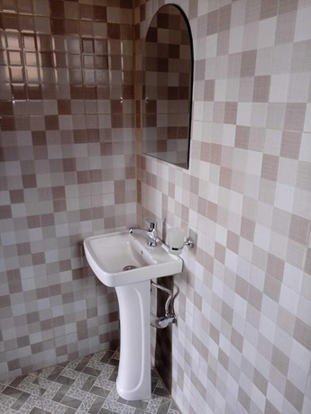Imagen de la habitación del Hotel AYEBA ZION HOTEL. Foto 12