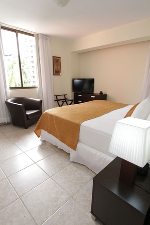 Imagen de la habitación del Hotel AZ Suites. Foto 9