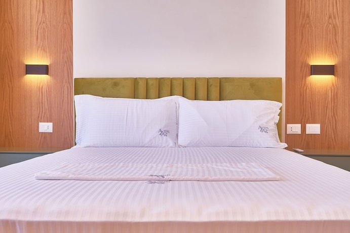 Imagen de la habitación del Hotel AZAR LUXURY SUITES. Foto 14