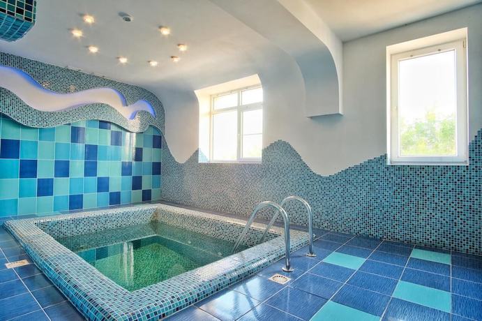 Imagen de la piscina del Hotel AZIMUT Volga Astrakhan. Foto 18