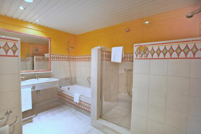 Imagen de la habitación del Hotel AZZ Guadacorte Campo de Gibraltar. Foto 8