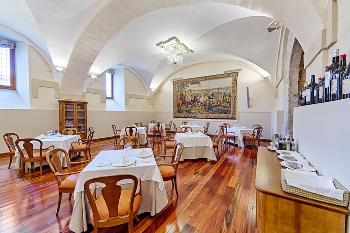 Imagen del bar/restaurante del Hotel AZZ Peñafiel Las Claras Spa. Foto 2