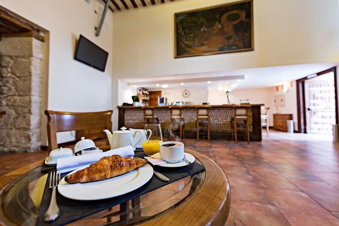 Imagen del bar/restaurante del Hotel AZZ Peñafiel Las Claras Spa. Foto 5