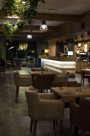 Imagen de los interiores del Hotel AZZA and Restaurant. Foto 20