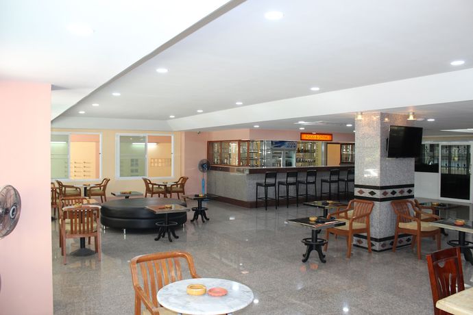Imagen del bar/restaurante del Hotel A.a. Pattaya Golden Beach. Foto 3