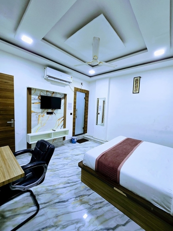 Imagen de la habitación del Hotel Aaarav Grand - Mathura Vrindavan. Foto 4