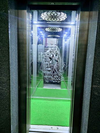 Imagen de los interiores del Hotel Aaarav Grand - Mathura Vrindavan. Foto 12