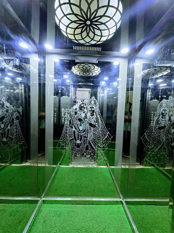 Imagen de los interiores del Hotel Aaarav Grand - Mathura Vrindavan. Foto 13