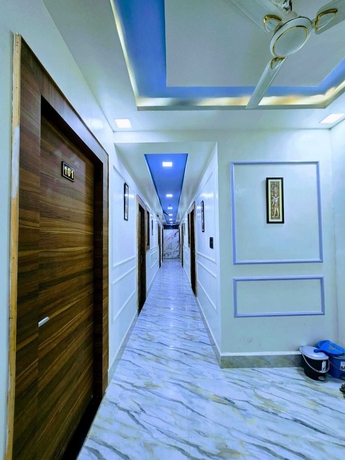 Imagen de los interiores del Hotel Aaarav Grand - Mathura Vrindavan. Foto 15