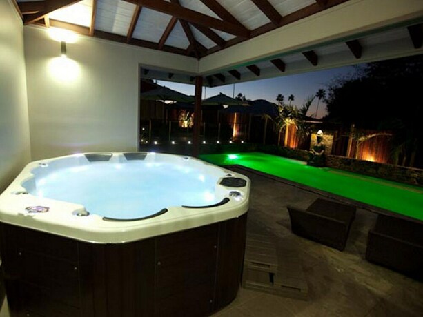 Imagen de la piscina del Hotel Aabi's At Byron. Foto 35