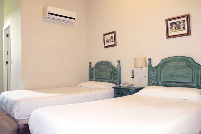 Imagen de la habitación del Hotel Aacr Monteolivos. Foto 8