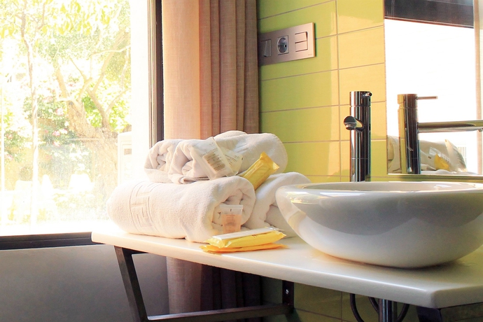 Imagen de la habitación del Hotel Aacr Monteolivos. Foto 9