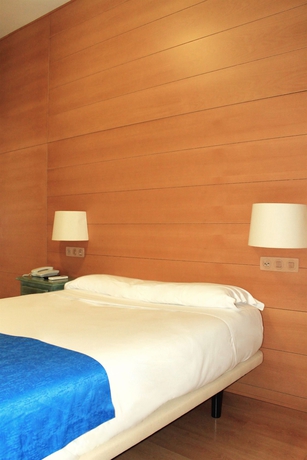 Imagen de la habitación del Hotel Aacr Monteolivos. Foto 11