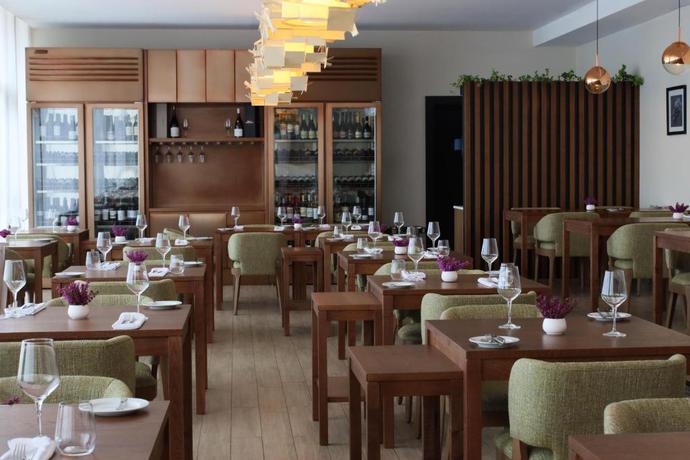 Imagen del bar/restaurante del Hotel &Aacute;gua Hotels Mondim De Basto. Foto 3