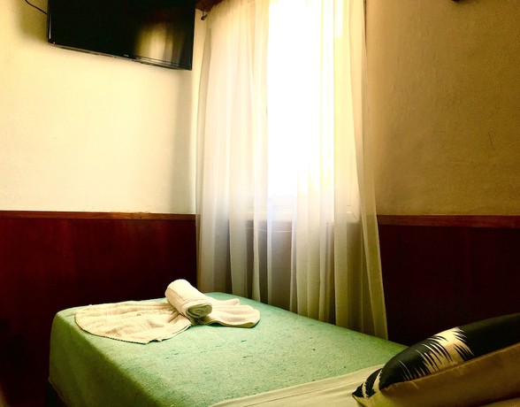 Imagen de la habitación del Hotel &Aacute;guila Blanca. Foto 6