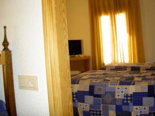Imagen de la habitación del Hotel &Aacute;lvarez, Tu&eacute;jar. Foto 5