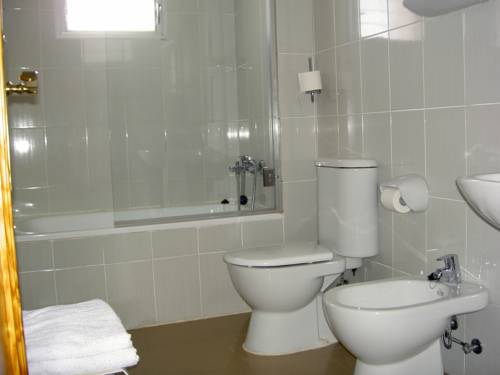 Imagen de la habitación del Hotel &Aacute;lvarez, Tu&eacute;jar. Foto 8