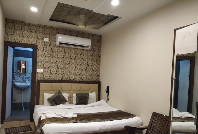 Imagen de la habitación del Hotel Aadesh Palace. Foto 11