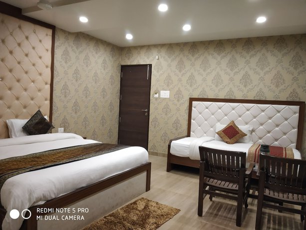 Imagen de la habitación del Hotel Aadesh Palace. Foto 12