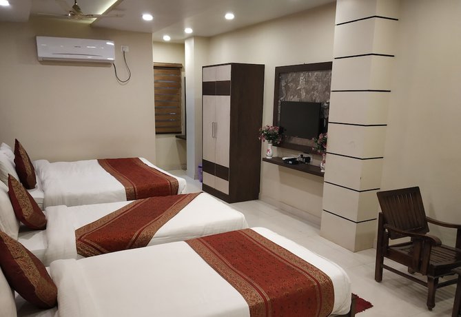 Imagen de la habitación del Hotel Aadesh Palace. Foto 16