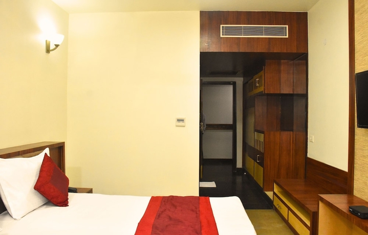 Imagen de la habitación del Hotel Aadrika Residency. Foto 13