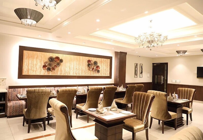 Imagen del bar/restaurante del Hotel Aagaaz for Luxury Stay and Celebration. Foto 2