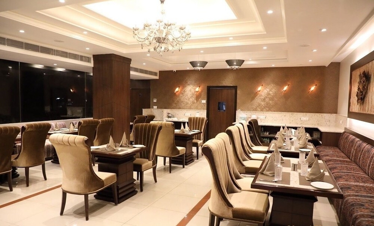 Imagen del bar/restaurante del Hotel Aagaaz for Luxury Stay and Celebration. Foto 3