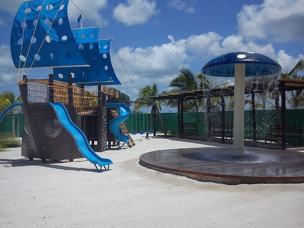 Imagen de los exteriores del Hotel Aak-bal All Suite Resort. Foto 6