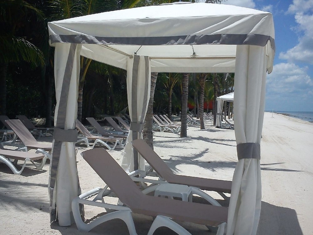 Imagen de los exteriores del Hotel Aak-bal All Suite Resort. Foto 7