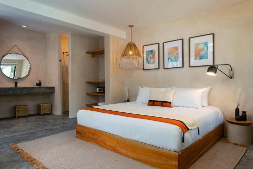 Imagen de la habitación del Hotel Aalada Playa Del Carmen. Foto 19