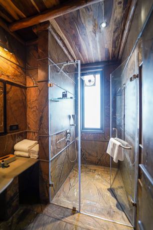 Imagen de la habitación del Hotel Aamaghati Wildlife Resort. Foto 5