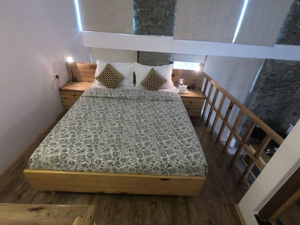 Imagen de la habitación del Hotel Aamod Monolith Resort Bhimtal. Foto 20