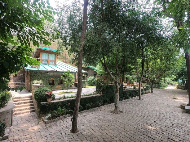 Imagen general del Hotel Aamod Monolith Resort Bhimtal. Foto 8
