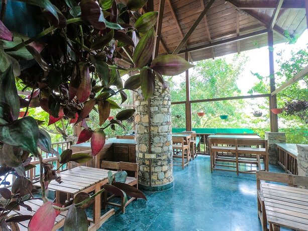 Imagen general del Hotel Aamod Monolith Resort Bhimtal. Foto 9
