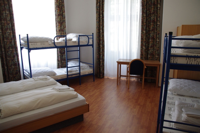 Imagen de la habitación del Hotel A&O Karlsruhe Hauptbahnhof. Foto 6