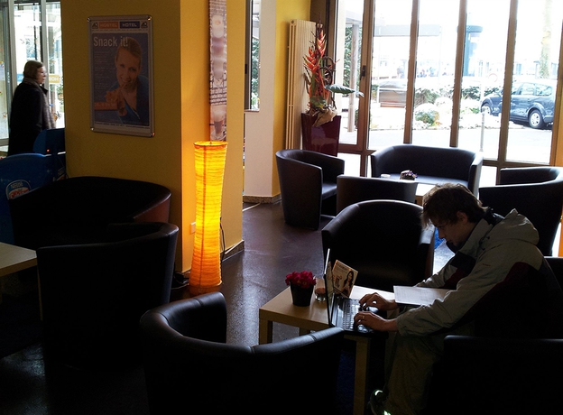 Imagen de los interiores del Hotel A&O Karlsruhe Hauptbahnhof. Foto 12